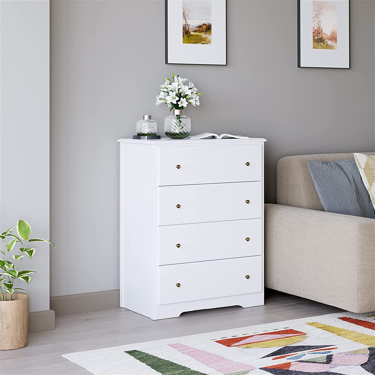 Space-saving 4-Drawer Dresser